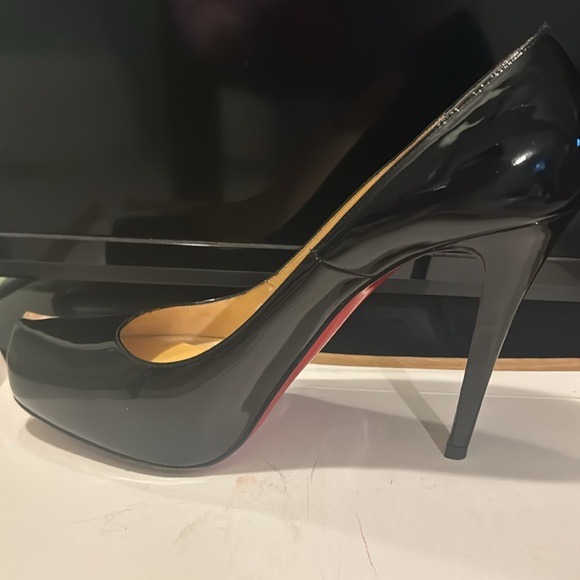 Size 42 fits more like a 10 rather than an 11. Comes with box & shoe bags - Picture 8 of 11